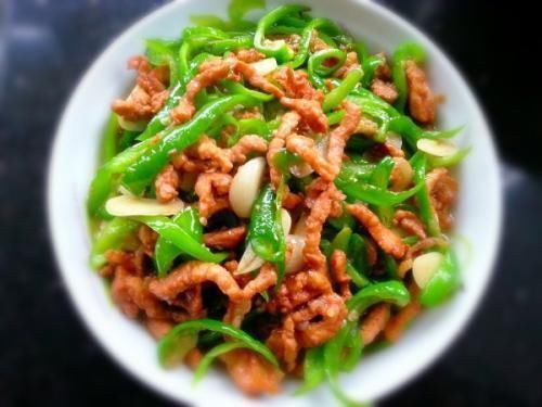 辣椒炒肉,先炒辣椒还是先炒肉?这步都做错了,难怪不好吃!