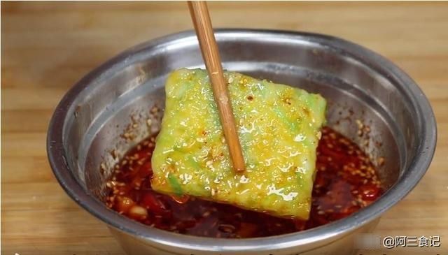 冬天萝卜最解馋做法，不炒不炖不腌，放锅里蒸一蒸，上桌比肉还香