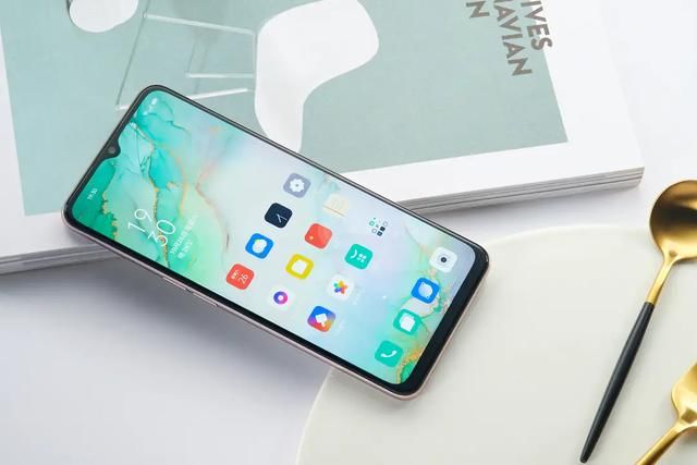 时代|5G套餐跌至百元,5G手机进入千元时代,现在买4G手机亏不亏?