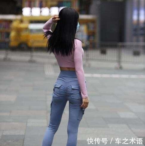 女神 穿“无痕”打底裤的女神,着装风格洋气大方,会怎样!