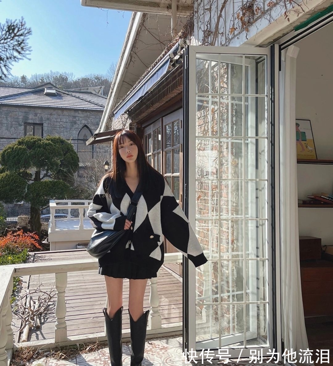 轻奢 韩国小姐姐适合“冷淡风”,选择简约色服饰搭配,造型轻奢又高级