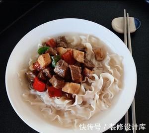 家常下饭菜谱，杏鲍菇炒牛肉粒，荤素都有，营养美味，超下饭