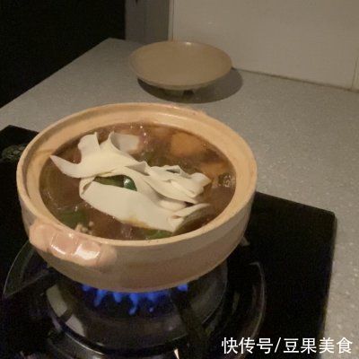 学会这道炖茄子烩面，吃饭时间不用愁