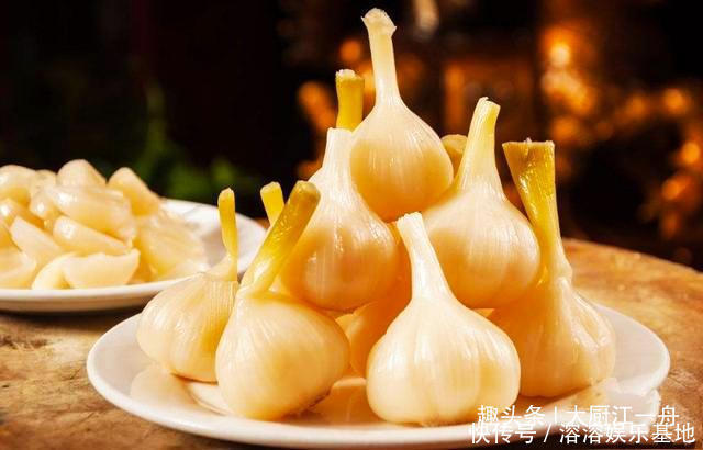 糖醋蒜怎样做才好吃大厨告你配方和比例,一年不坏不蔫,还倍脆