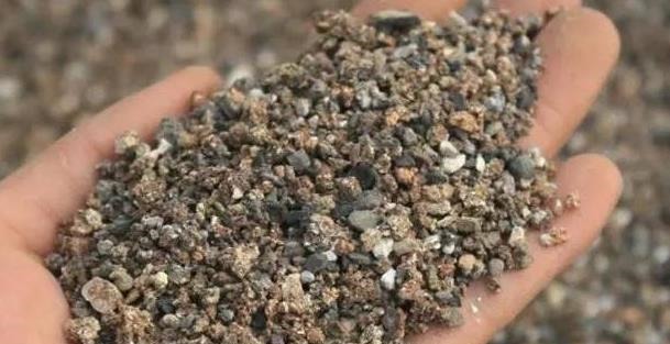 以下东西不要扔了,土里拌一些,养花效果好,改善土壤!