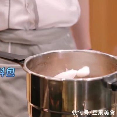 回家|简单快手，下班回家也能做的#周六做好菜 芋儿鸡