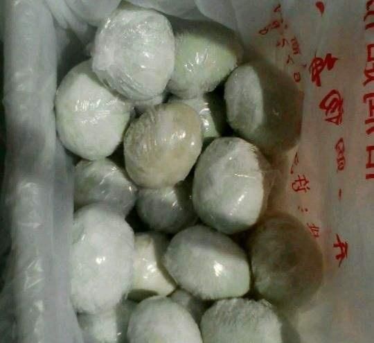 裹上一层|奶奶腌咸鸭蛋的窍门，除了放盐，还多加了这“1味”，美味翻倍