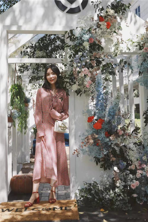 女人到了中年，最好少穿这3种颜色，不是显老就是装嫩，快自查！