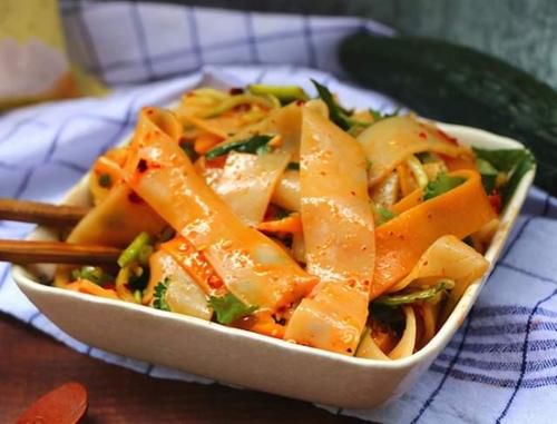 凉皮最简单的做法，不用洗面，劲道爽滑张张透亮，不软糟特好吃