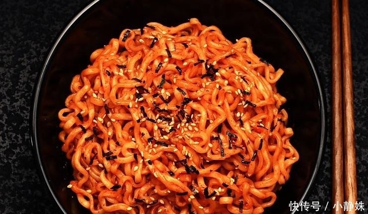 食物就|假如给你300万,让你吃4种食物不过不让玩手机,你愿意吗?