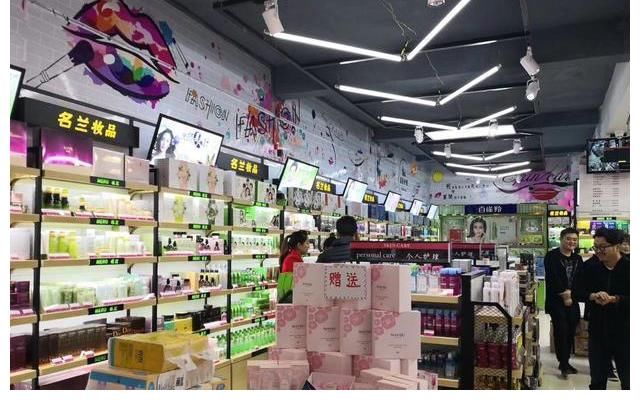 眼霜 女人上了年纪后，选护肤品不要只看“网红”款，有这三种就够用了