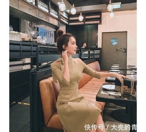 街拍:有气质有颜值的美女,身材有型很考验身材的穿搭!