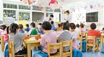 孩子的想象|幼儿园让画“妈妈睡姿”,孩子们脑洞大开,网友三天没挨打了