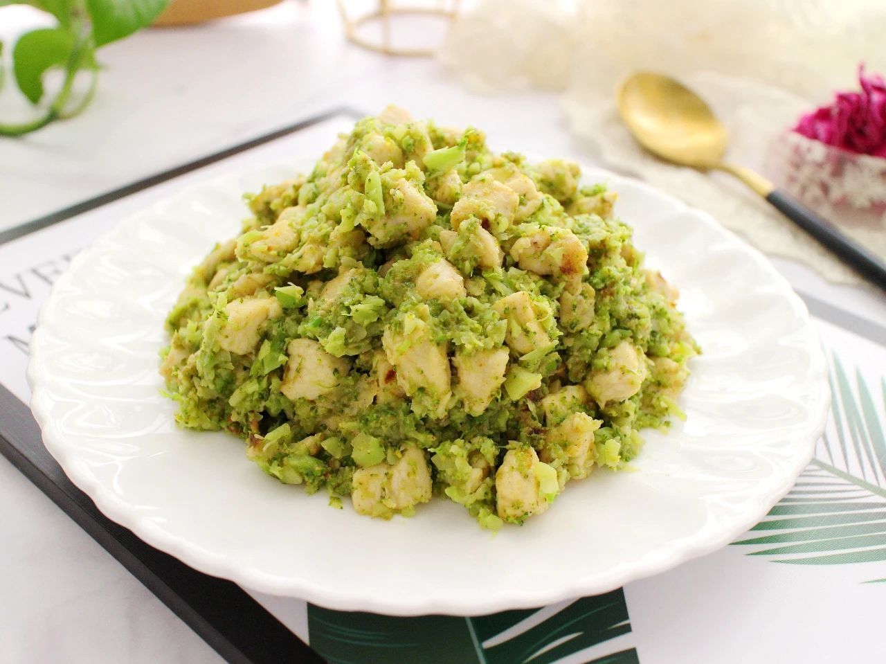 鸡胸肉|这狠心女,不吃米不吃面,天天吃此炒饭,一个月从女胖子瘦成女神