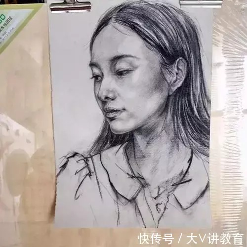 速写$美术生画到一半画风突变,最后作品好似翻车现场,叫人捧腹大笑