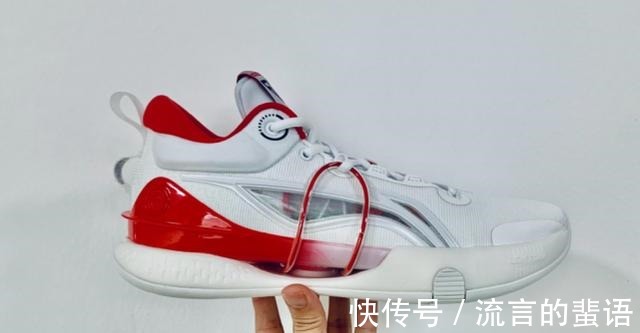 zoom 玩归玩闹归闹，欧文穿上新鞋真美妙，吐槽耐克早忘了！