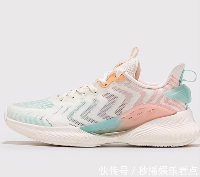 tpu 超火的国产跑鞋,透气王者特步——氢风4.0