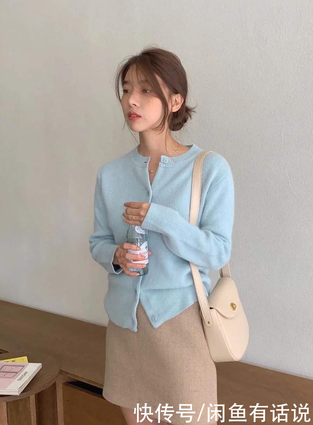 今年火了一种穿搭：叫“上半身奶奶，下半身孙女”，减龄又显气质