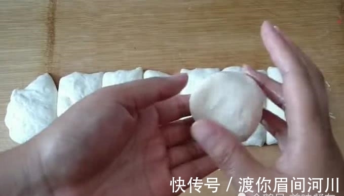 鸡蛋|4个鸡蛋,1碗面粉,不揉面,不擀面,简单做出超好吃的鸡蛋饼