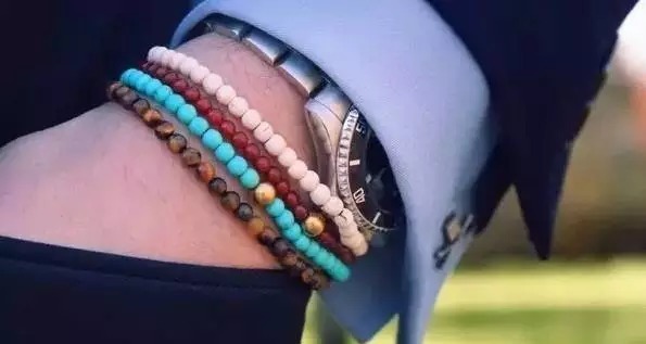 串珠|手串怎么戴才不土气?教你一秒变型男!