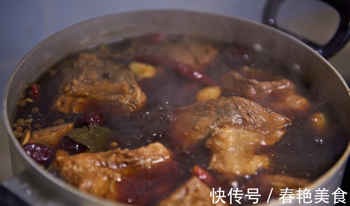 正确做法|卤牛肉，还用不用焯水教你正确做法，不柴不腥，酱香浓郁很入味