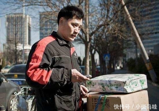 编造谎言|被投诉的快递员:编造谎言下跪、服药自杀、赔付八千货款……