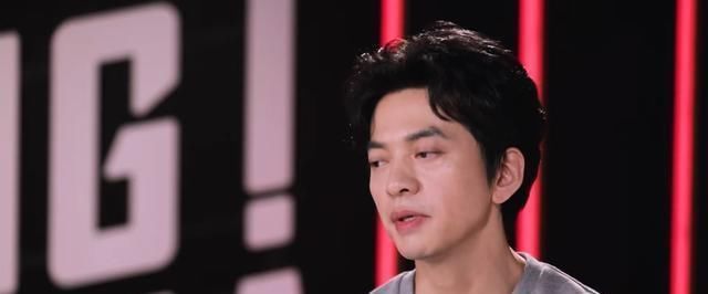 李健|中国好声音：李健眼中的职业歌手，却难获评审认可，李健表情变了