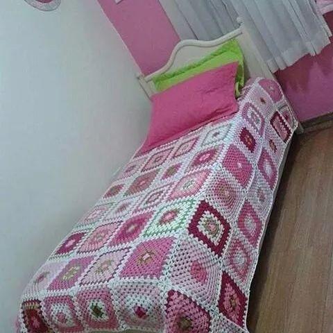 零线太多别浪费，试试钩一钩拼花抱枕，在家非常好用！附图解