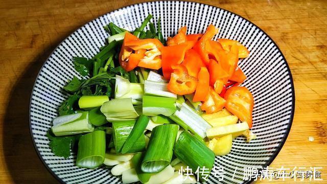 炒花蛤,最忌直接下锅就炒,教你正确做法,出锅鲜嫩无沙,不腥气