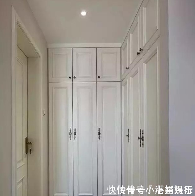 邻居|老公非要在客厅打一排柜子!没想到这么多好处,邻居回家默默照做