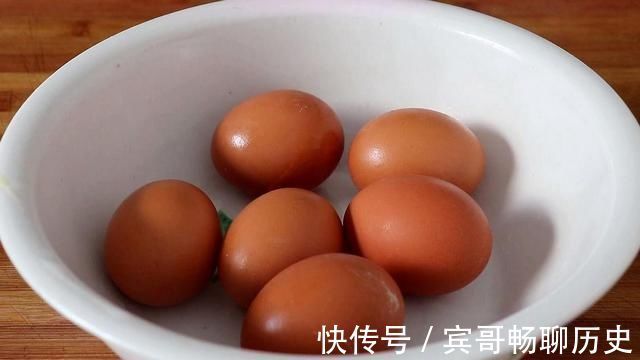 做法|荷包蛋这做法头一次见，又快速又不散开，一次做6个，太香了