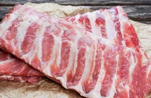 买排骨，选肉多的还是肉少的？老屠夫：不重要，看准3点就够了