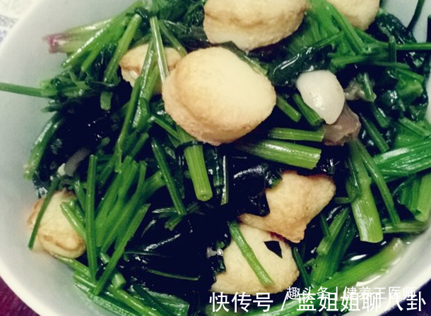 胆固醇|更年期的女性骨质疏松身体差,多吃补钙菜,补充高钙强身体