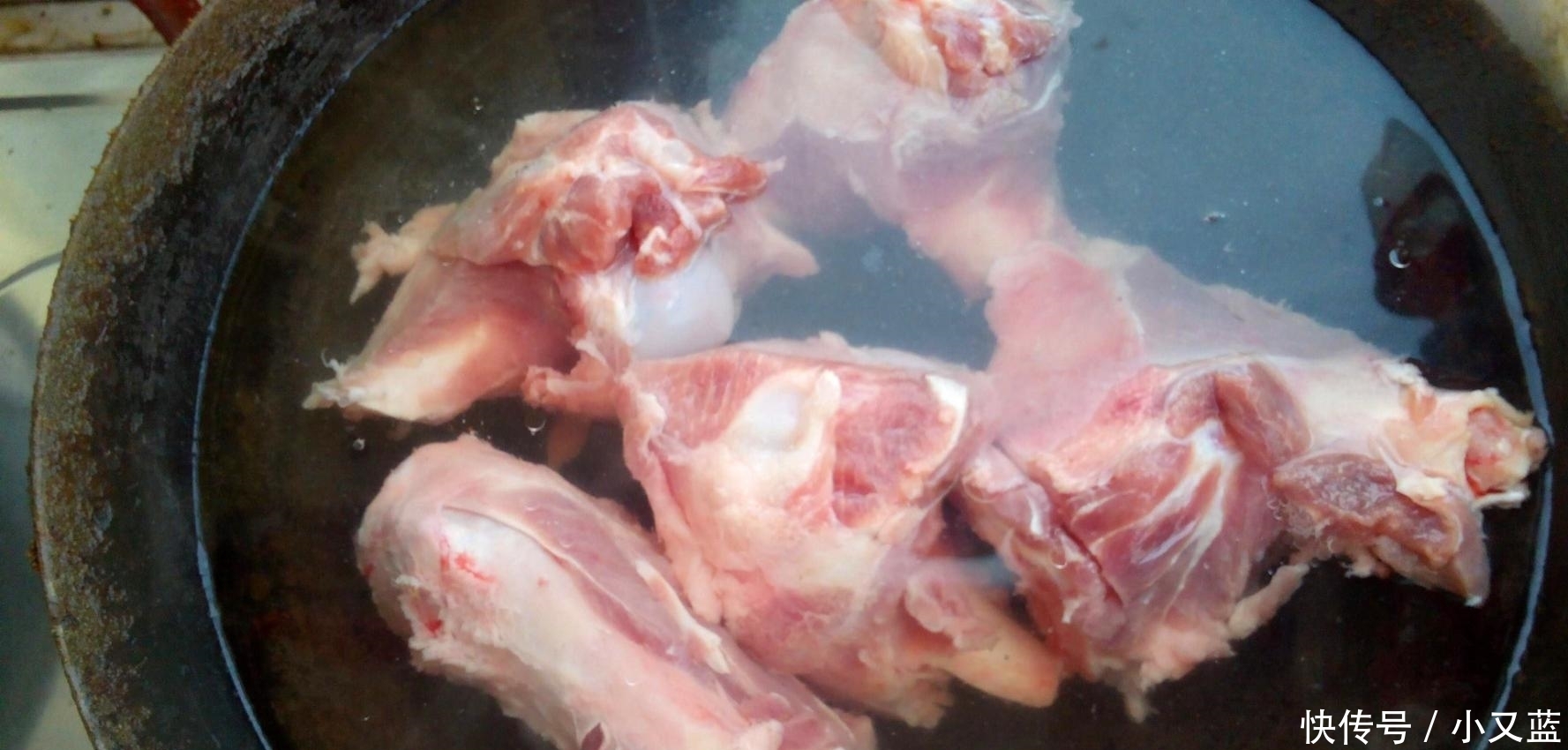 大骨头汤怎么熬又不腻? 只需要掌握这些技巧, 熬出来得汤白如牛奶, 营养又好喝