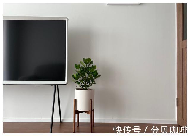 卫生间门|进门无玄关?试试她家的方法,还能多出一个餐厅,实用又耐看!