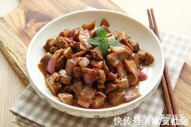 精选美食辣椒炒鸡胗，凉拌猪肚，黑椒牛肉，葱爆羊肉的做法