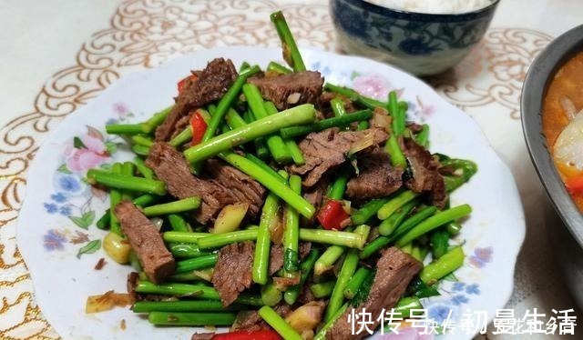 婆婆家的午餐，满满的盆装肉，真的是吃一顿饱两顿，解馋！