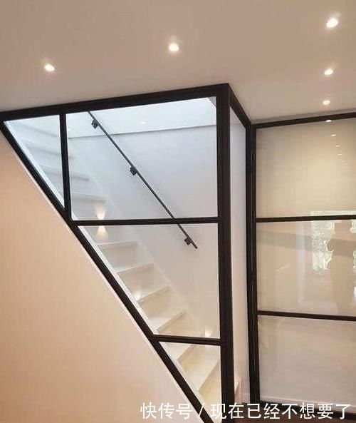 扶手|老师傅把玻璃门装到楼梯,业主一看很不高兴!入住后发现好处太多