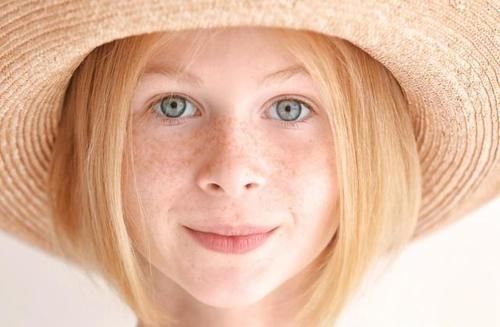 猕猴桃|脸上有斑的女士,尽量少碰2种蔬菜,常吃4种食物,或有助美白淡斑