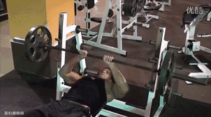 肌肉|练出肌肉有毛用？！能挡子弹吗？