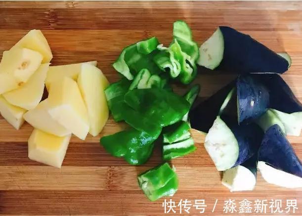 东北经典名菜地三鲜，味道鲜美，滑嫩入味，孩子最爱吃这个