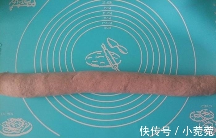 做了7年面包，第一次做“黑面包”，女儿一口气吃了两个，真好吃