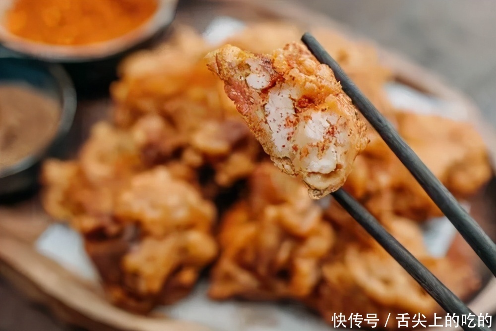 做酥肉,下锅炖就错啦,正宗酥肉都这样做,入口即化,不好吃才怪
