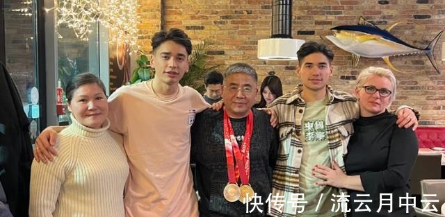 刘氏|温馨!刘少昂刘少林全家庆祝夺金,中国爸爸气色好,白人妈妈出镜!
