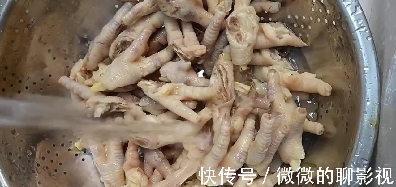 网红鸡爪的做法，鲜辣酸甜多种口味，口感皮Q香脆，一吃就上瘾！