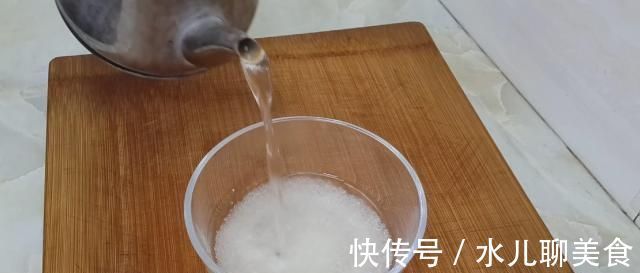 玉米面又出新吃法，教你简单一做，做法比面包简单，比蛋糕都好吃