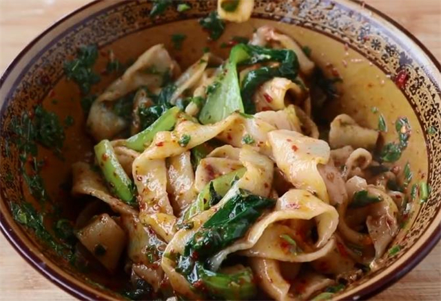 教你做油泼面,做法和诀窍告诉你,堪比白鹿原油泼面,真是一绝