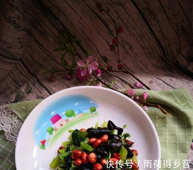 这菜千万不要隔夜吃,吃一次比喝酒危害还要大,还不进来看看!