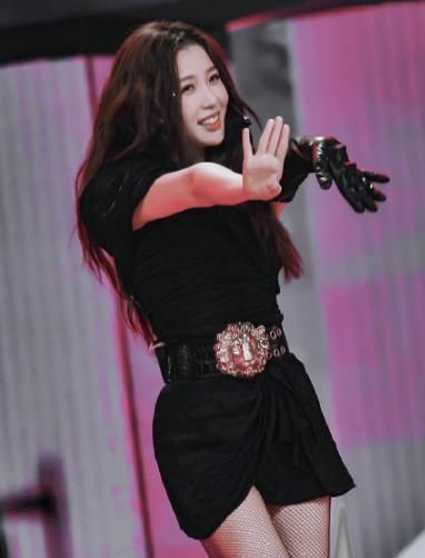 the9成团首秀,虞书欣回应划水争议,赵小棠帮说话更解释不清楚了