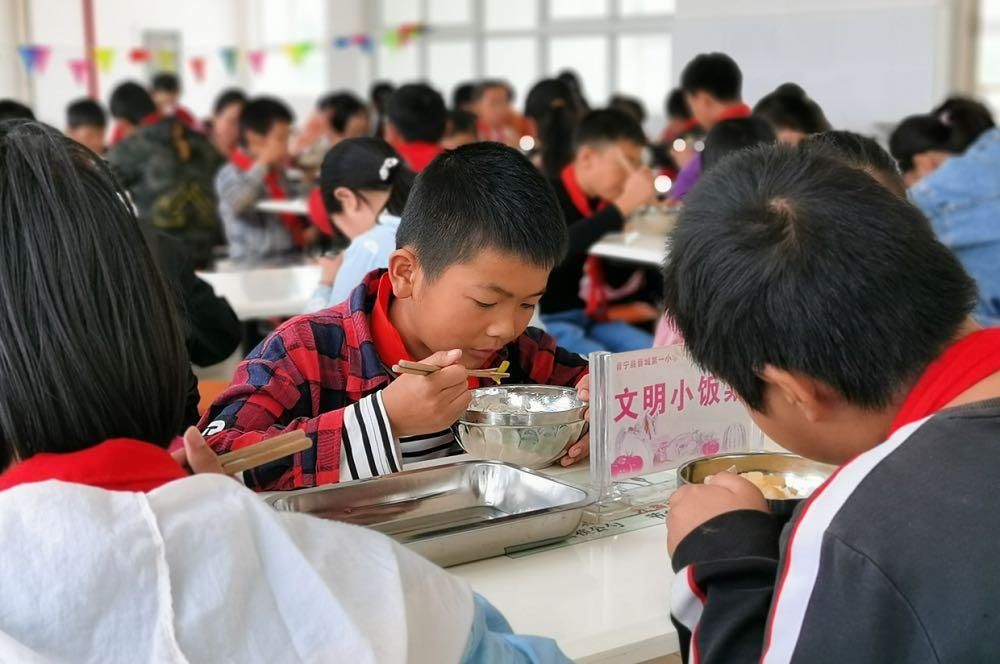 节约粮食|每餐饭厨余不超过2公斤 晋宁节约粮食从娃娃做起